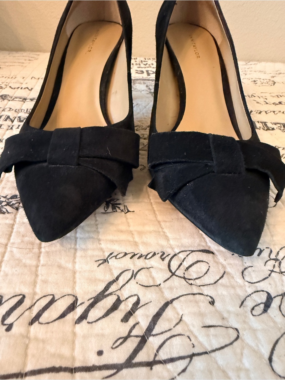 Ann Taylor Classic Black Suede Pointed-Toe Pumps with Bow Accent Size 8 - Picture 4 of 12